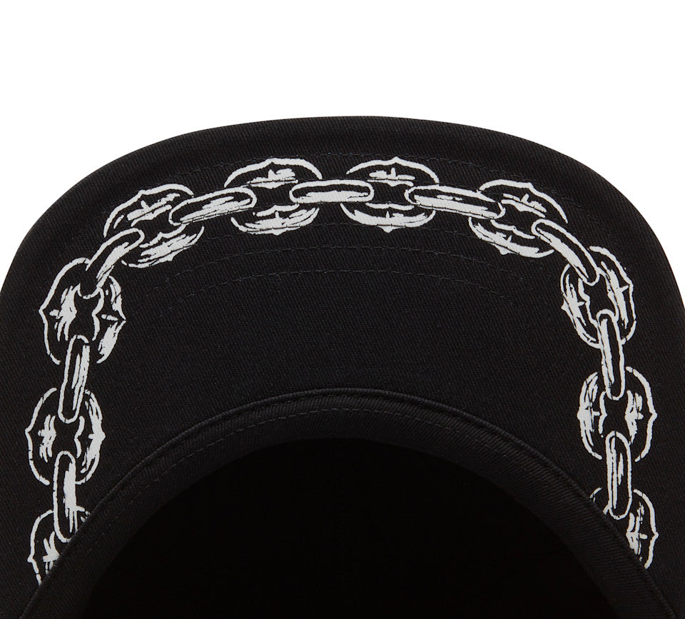 Cappellino da uomo con visiera ribaltabile e catena in stile chopper
