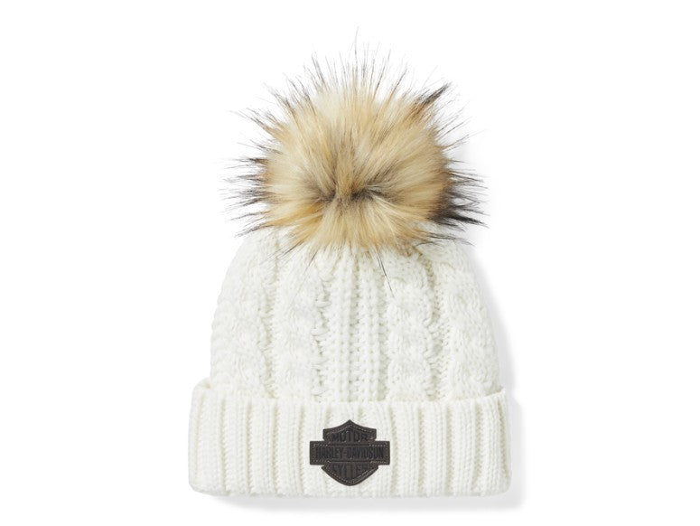 Cappello con pompon e toppa in pelle