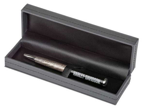Penna a inchiostro nero ricaricabile Harley-Davidson® con stampa goffrata e scatola regalo nera
