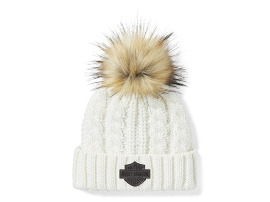 Cappello con pompon e toppa in pelle